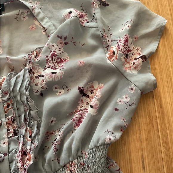 Torrid Floral Ruffle Blouse - Light Gray size 1 - Picture 6 of 9